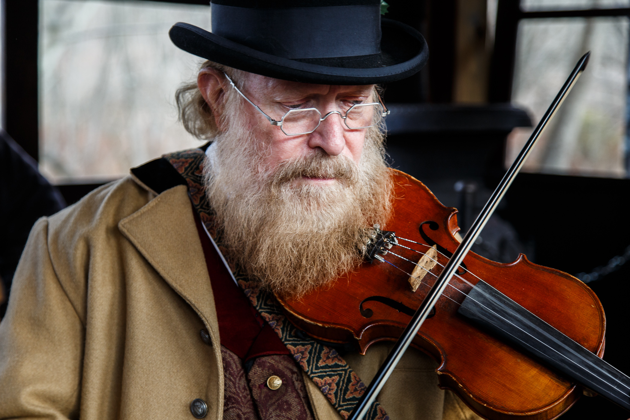 fiddler, violin, music, Christmas carols, train, steam, 
